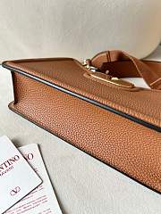 kitlife Valentino Garavani Vlogo ivory shoulder bag in garnet calfskin brown - 24×14.5x8cm - 5