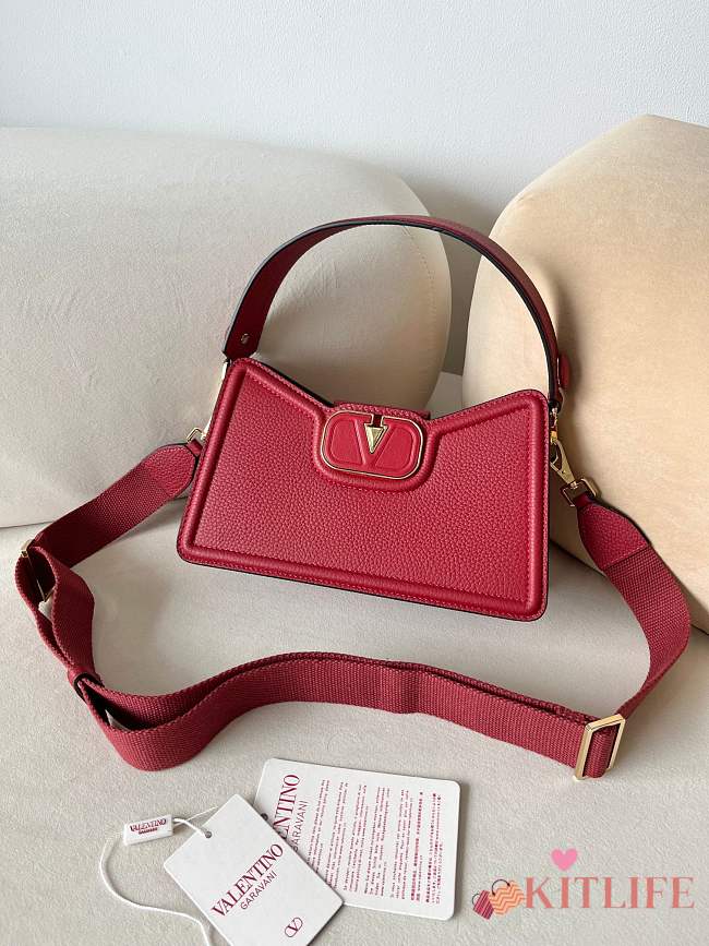 kitlife Valentino Garavani Vlogo ivory shoulder bag in garnet calfskin red- 24×14.5x8cm - 1