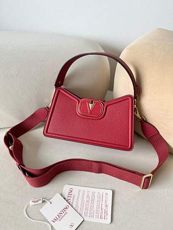 kitlife Valentino Garavani Vlogo ivory shoulder bag in garnet calfskin red- 24×14.5x8cm