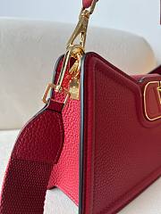 kitlife Valentino Garavani Vlogo ivory shoulder bag in garnet calfskin red- 24×14.5x8cm - 5