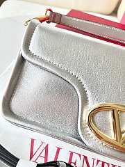 kitlife Valentino Garavani Mini Leather VLogo 1960 Cross-Body Bag silver - 26 x 13 x 9 cm - 2