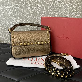 Valentino Garavani Rockstud Small Crossbody Bag gold - 19x12x3cm