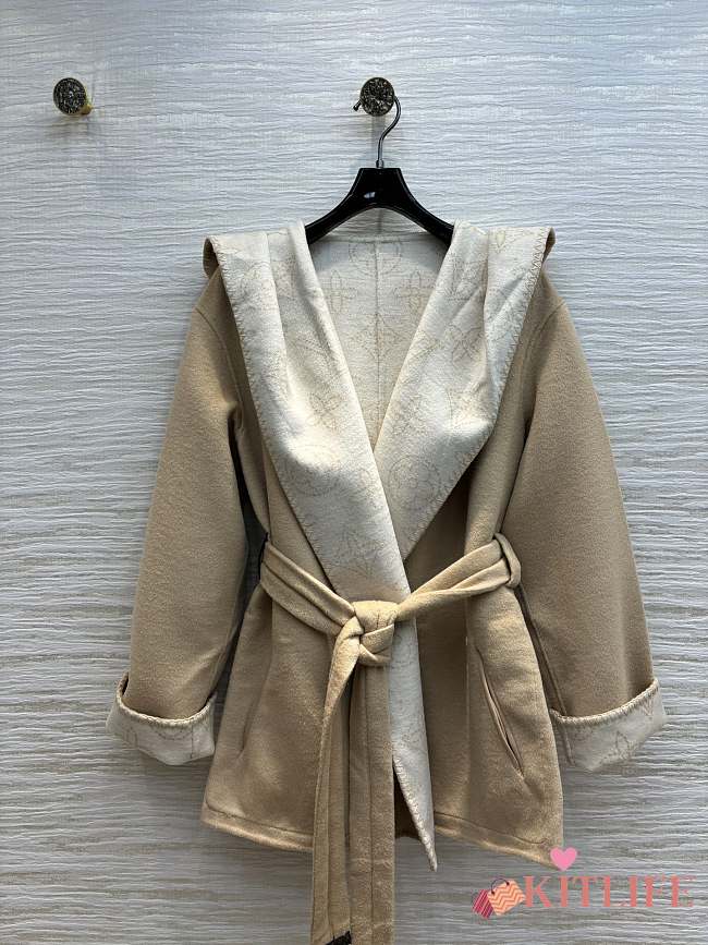 kitlife Louis Vuitton Reversible Signature Short Hooded Wrap Coat beige - 1