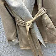 kitlife Louis Vuitton Reversible Signature Short Hooded Wrap Coat beige - 5