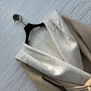 kitlife Louis Vuitton Reversible Signature Short Hooded Wrap Coat beige - 2