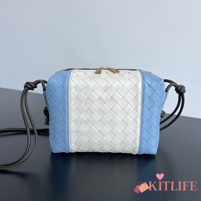 kitlife Bottega Veneta Small Loop Camera Bag blue - 22x15.5x9 cm - 1