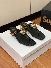 BALMAIN Embellished leather thong sandals black - 2