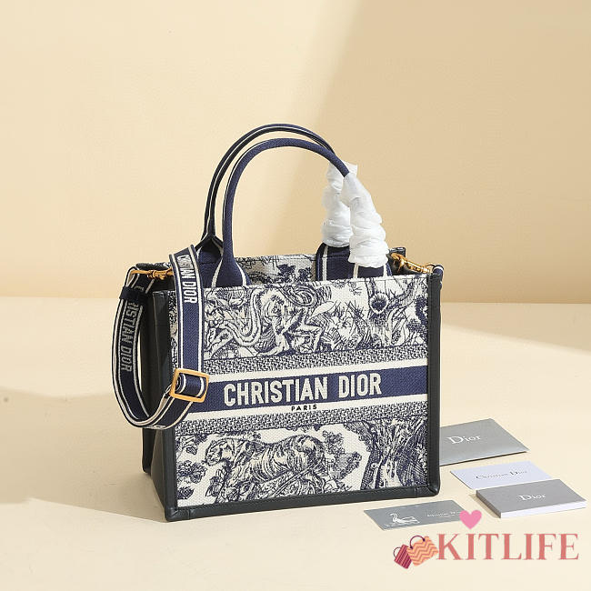 kitlife Small Dior Book Tote Latte Multicolor Dior Zodiac Embroidery and Blue Calfskin bag - 26.5 x 22 x 14 cm - 1