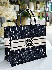 Kitlife Large Dior Book Tote Blue and White Miss Dior Allover Embroidery bag 42 x 35 x 18.5 cm - 1