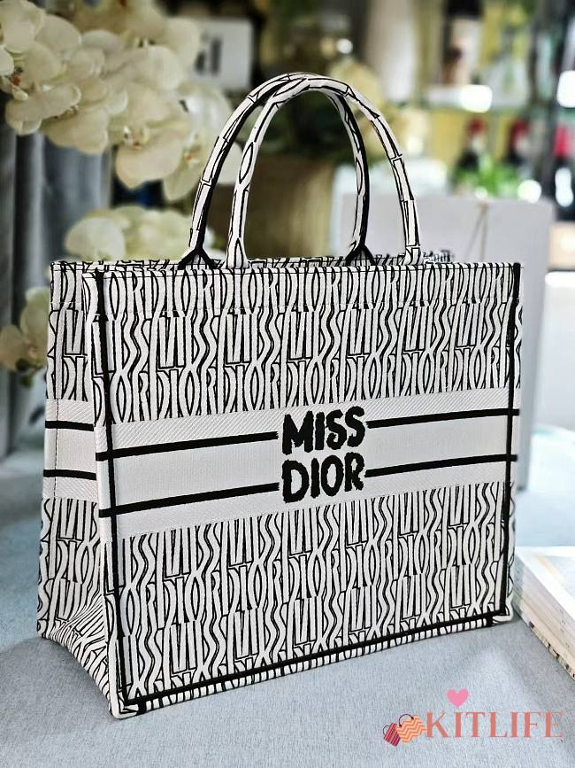 Kitlife Large Dior Book Tote  White Miss Dior Allover Embroidery bag 42 x 35 x 18.5 cm - 1