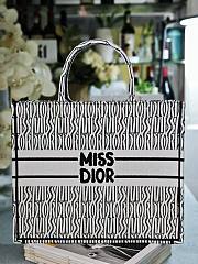 Kitlife Large Dior Book Tote  White Miss Dior Allover Embroidery bag 42 x 35 x 18.5 cm - 3