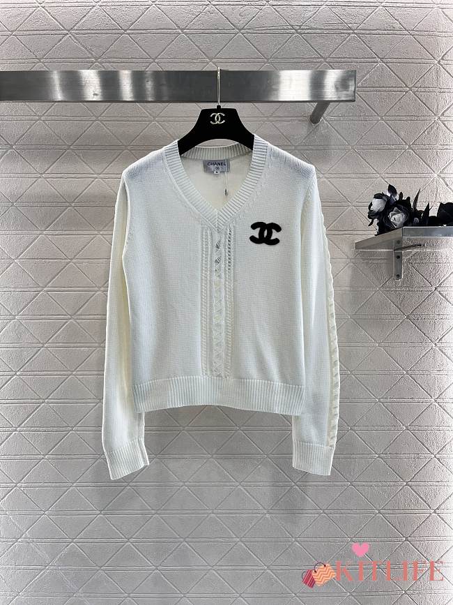 Kitlife Chanel sweater white logo - 1