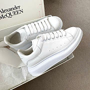 Alexander McQueen Oversized Low-Top Sneakers white - 6