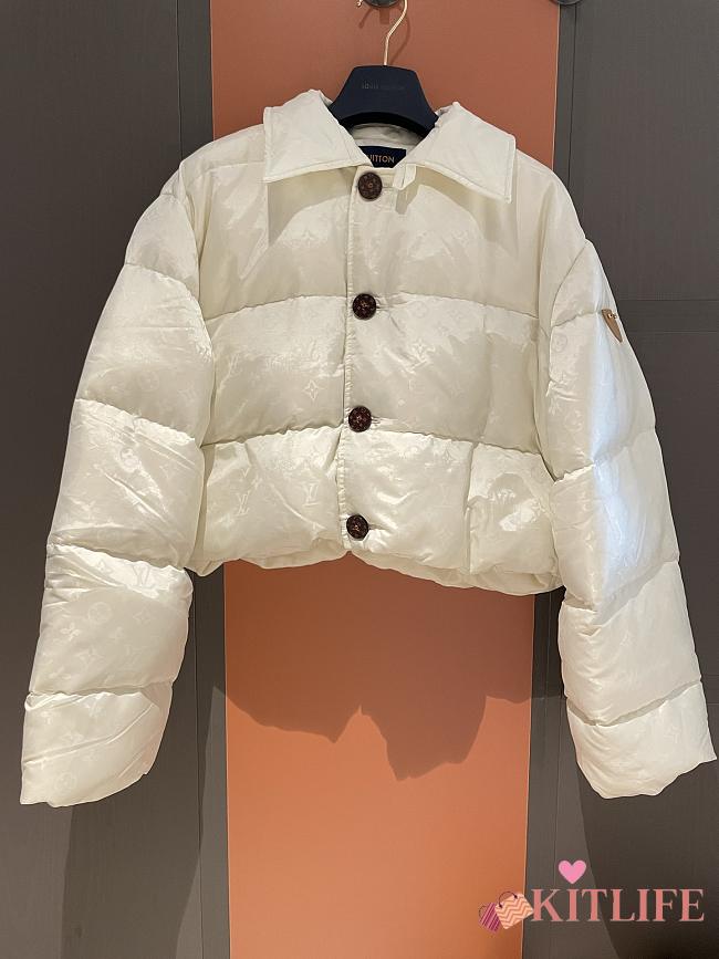 kitlife Louis Vuitton 1AFUII Cropped Monogram Puffer Jacket white - 1