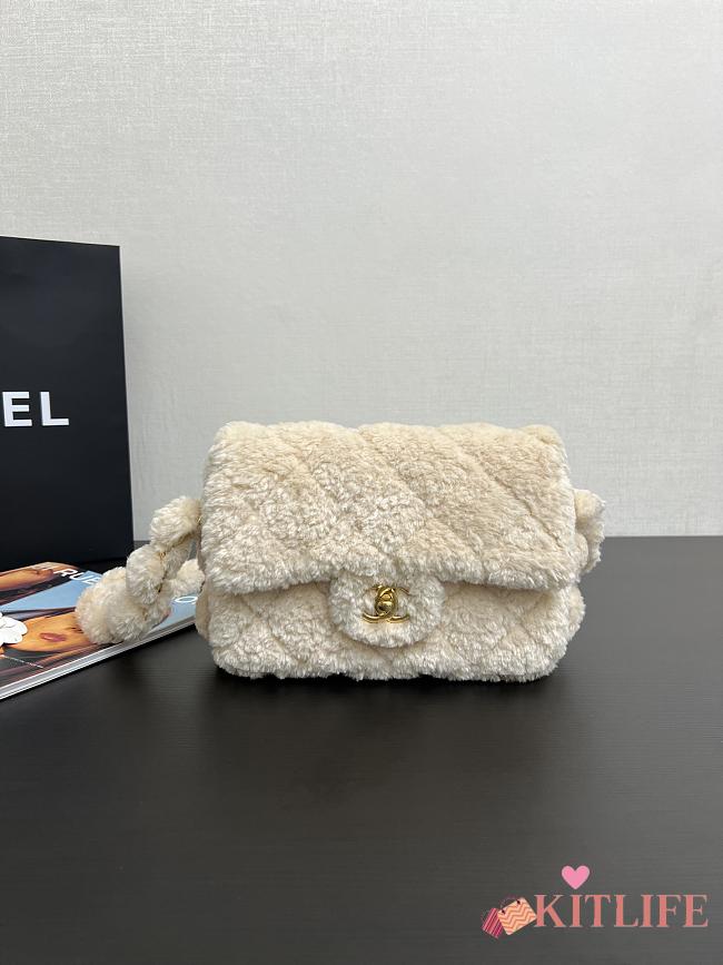 Kitlife Chanel small flap bag shearling Lambskin & Gold-Tone - 17 × 23 × 10 cm - 1
