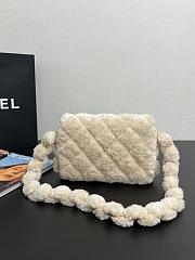 Kitlife Chanel small flap bag shearling Lambskin & Gold-Tone - 17 × 23 × 10 cm - 5