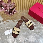 Kitlife Valentino Garavani VLogo raffia-trimmed leather slides 02 - 2