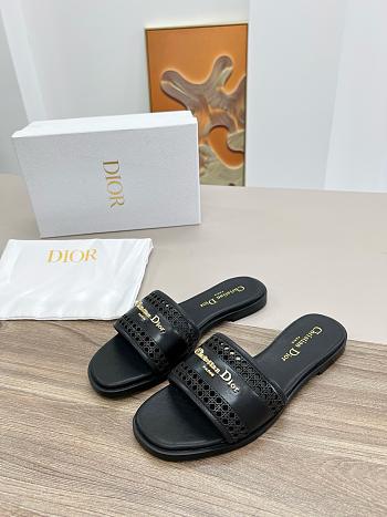 kitlife D-Lane Slide Black Calfskin with Openwork Microcannage Motif