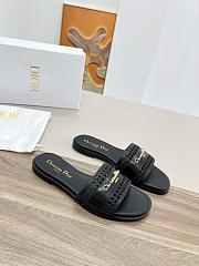 kitlife D-Lane Slide Black Calfskin with Openwork Microcannage Motif - 2