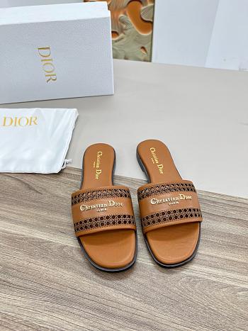 kitlife D-Lane Slide Brown Calfskin with Openwork Microcannage Motif