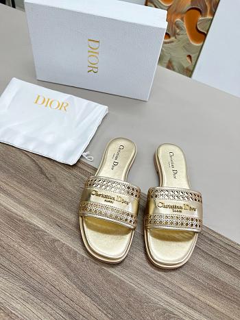 kitlife D-Lane Slide Gold Calfskin with Openwork Microcannage Motif