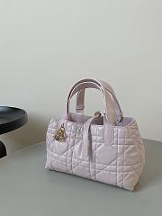 kitlife Small Dior Toujours Bag Pale Pink Macrocannage Calfskin - 23 x 14 x 12 cm - 1