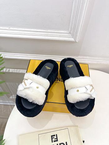 kitlife Fendi Slippers white