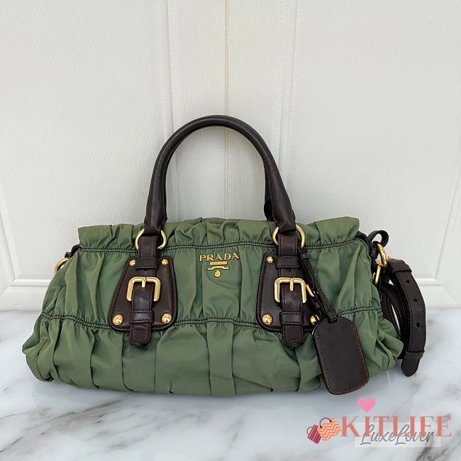 Prada Shoulder Bag in Green Nylon -  37x18x12 cm - 1