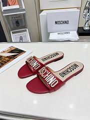 kitlife Moschino logo-plaque satin sandals red - 1