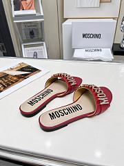 kitlife Moschino logo-plaque satin sandals red - 2