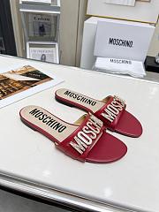 kitlife Moschino logo-plaque satin sandals red - 3