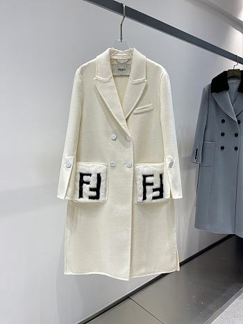 Kitlife Fendi coat white 01