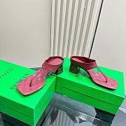 Bottega Veneta  Leather Thong Sandals - 01 - 2