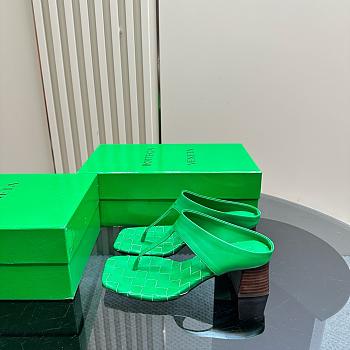 Bottega Veneta Leather Thong Sandals - 02