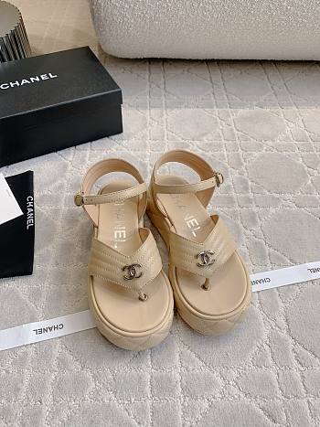 Kitlife Chanel Toe-clip Thick-soled Sandals Beige