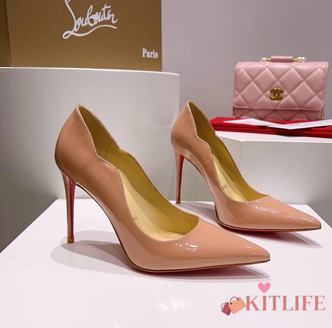 Kitlife Christian Louboutin Hot Chick Patent Leather Pumps Beige - 1