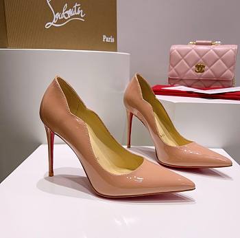 Kitlife Christian Louboutin Hot Chick Patent Leather Pumps Beige
