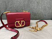 Kitlife Valentino Garavani Stud Sign Shoulder Bag in Red 20x15x7cm - 2