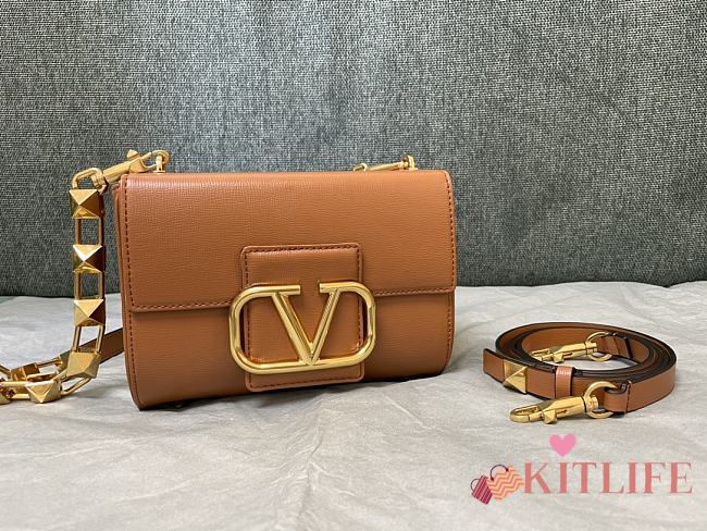 Kitlife Valentino Garavani Stud Sign Shoulder Bag in Brown 20x15x7cm - 1