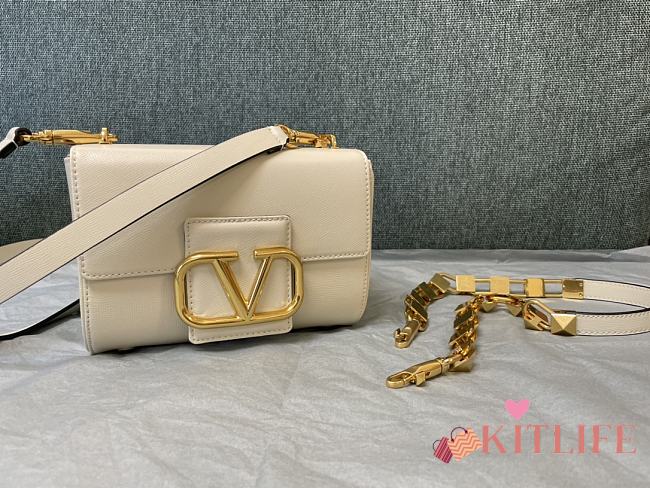 Kitlife Valentino Garavani Stud Sign Shoulder Bag in White 20x15x7cm - 1