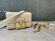 Kitlife Valentino Garavani Stud Sign Shoulder Bag in White 20x15x7cm - 1