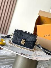 Kitlife Louis Vuitton Pochette Métis East West Bag Black 21.5x13.5x6cm - 1