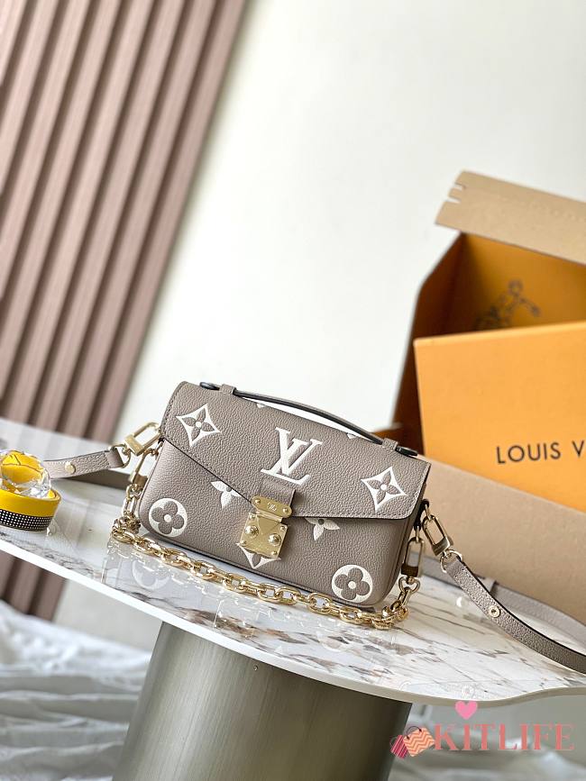 Kitlife Louis Vuitton Pochette Métis East West Bag Beige & Grey M23081 21.5x13.5x6cm - 1