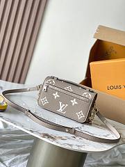 Kitlife Louis Vuitton Pochette Métis East West Bag Beige & Grey M23081 21.5x13.5x6cm - 6