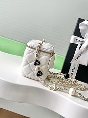 Kitlife Chanel Small Comestic Bag White Enamel Heart Buckle 11x8.5x7cm - 4