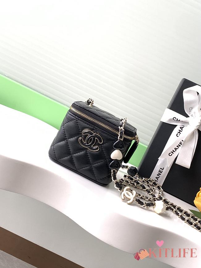 Kitlife Chanel Small Comestic Bag Black Enamel Heart Buckle 11x8.5x7cm - 1