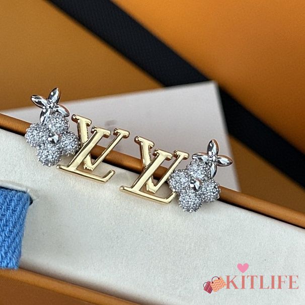 Kitlife Louis Vuitton Crystal Diamond Letter Flower Earrings - 1