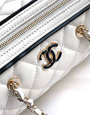 Kitlife Chanel 25P Boston Bag White With Black Edges 11.5x18.5x11cm - 3