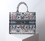 Kitlife Dior Large Book Tote Raffia with Toile de Jouy Papillon Embroidery White 41.5x34.5x16cm - 1