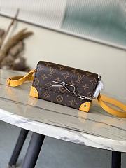 Kitlife Louis Vuitton Steamer Wearable Wallet Yellow Monogram Macassar M12811 18×11×6.5cm - 1